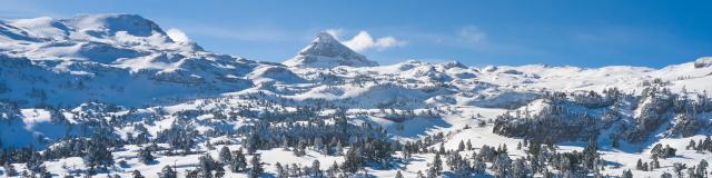 Pistes enneigées de La Pierre Saint-Martin (Pyrénées béarnaises)