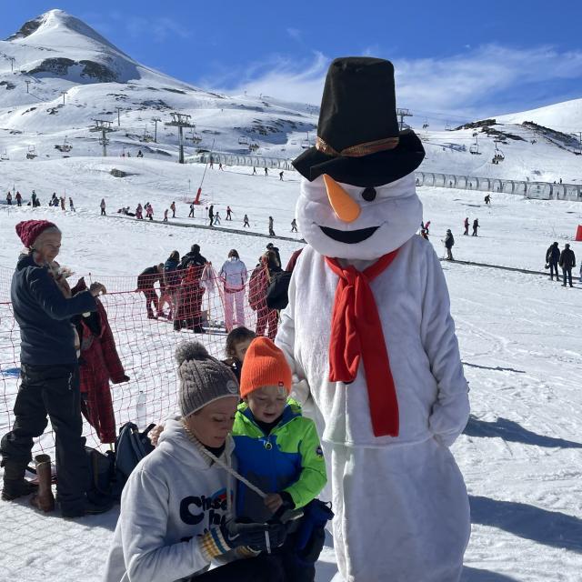 Animations enfants bonhomme de neige à La Pierre Saint-Martin (Pyrénées béarnaises)