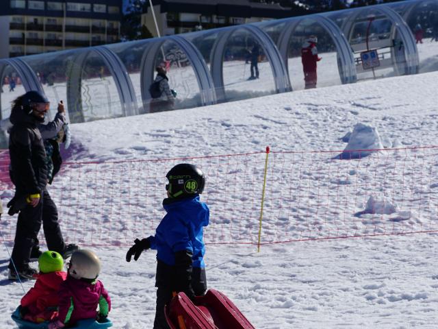 Piste de luge surveillée à La Pierre Saint-Martin, accès par un tapis remonte-pente