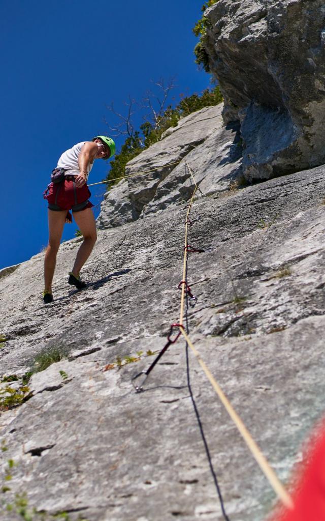 La falaise des Douanes est un secteur très agréable, situé 1 km avant d’arriver à La Pierre Saint-Martin