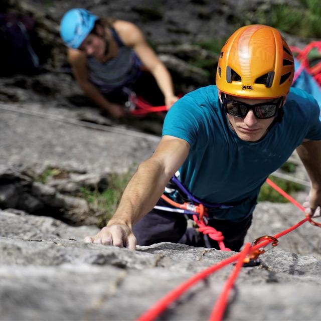 Des guides vous ouvrent la voie sur les falaises d’escalade de La Pierre Saint-Martin