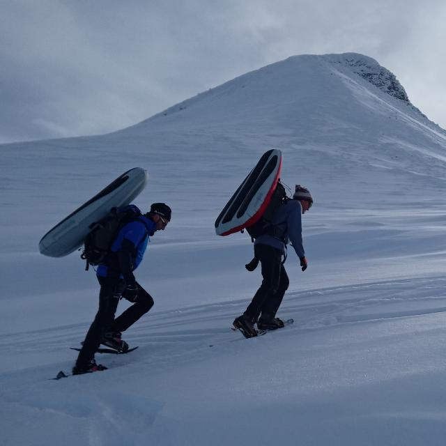 Free ride avec montée en raquettes hors pistes et descente en airboard à La Pierre Saint-Martin