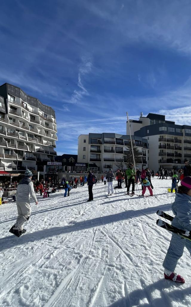 Séjour pied de piste à La Pierre Saint-Martin, avec l’espace découverte face aux résidences