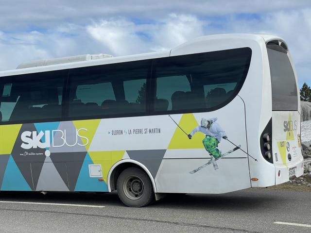 Le skibus circule en saison d’hiver entre Oloron Sainte-Marie et La Pierre Saint-Martin