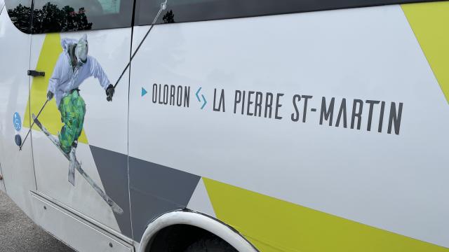 La navette skibus circule entre Oloron Sainte-Marie et La Pierre Saint-Martin tous les jours en saison d’hiver