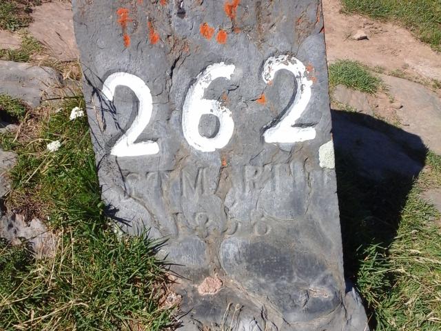 La borne 262 au col de La Pierre Saint-Martin marque la frontière avec l’Espagne