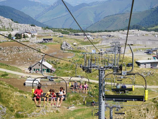 La balade panoramique avec le télésiège d’Arlas à La Pierre Saint-Martin nous amène à plus de 2000 m d’altitude