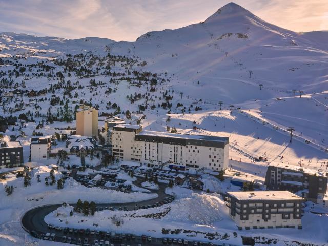 les parkings à La Pierre Saint Martin sont en pied de piste et à proximité des résidences et des chalets.