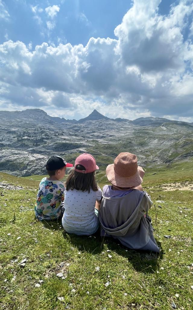 Balade en famille et vue sur le Pic d’Anie depuis l’Arlas à La Pierre Saint-Martin