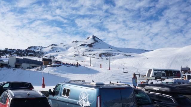 parking gratuit en pied de pistes à la station de La Pierre Saint-Martin (Pyrénées béarnaises)