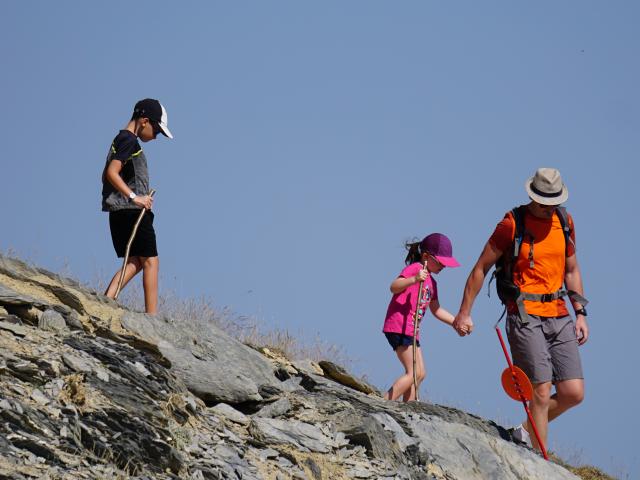 randonnée en famille sur les pentes du pic d'Arlas à la Pierre Saint-Martin (Pyrénées béarnaises