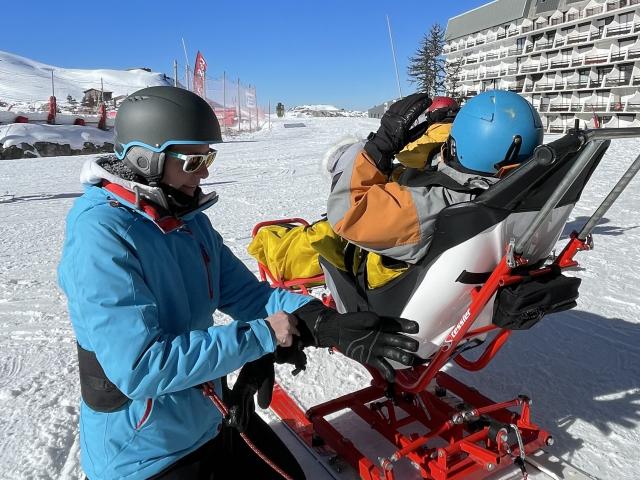 préparatif pour une descente en dual ski à La Pierre