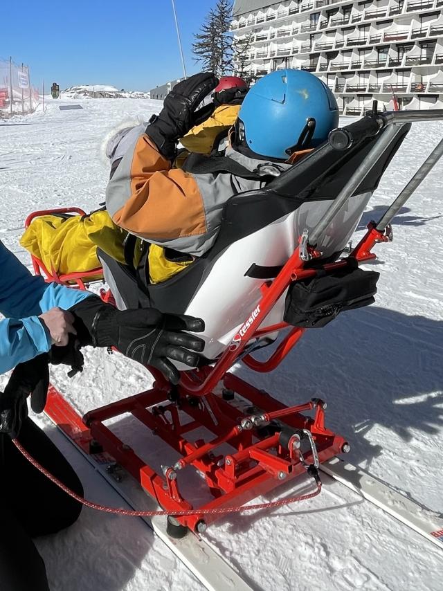 préparatif pour une descente en dual ski à La Pierre