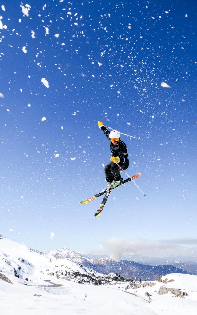 Figure en ski sur les pistes de La Pierre Saint-Martin