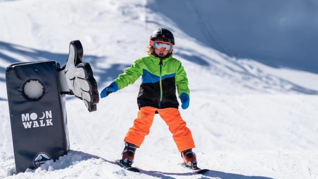 La piste bleue ludique de La Pierre Saint-Martin est accessible aux skieurs débutants