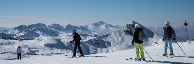 Descente du Boulevard des Pyrénées, piste bleue de 4,5 km à La Pierre Saint-Martin