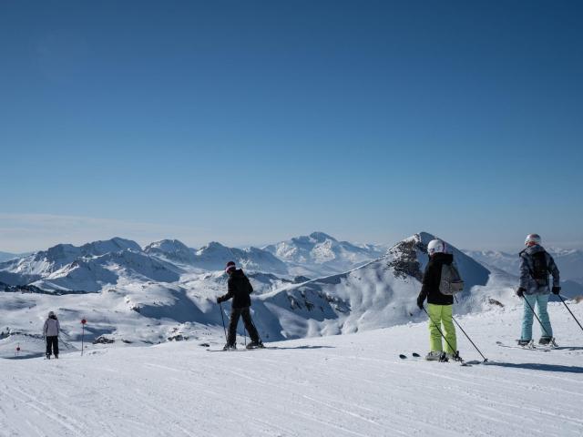 Descente du Boulevard des Pyrénées, piste bleue de 4,5 km à La Pierre Saint-Martin