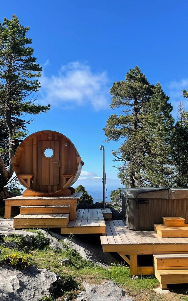 En été comme en hiver, détendez vous dans le spa et le sauna d'un chalet à La Pierre Saint-Martin