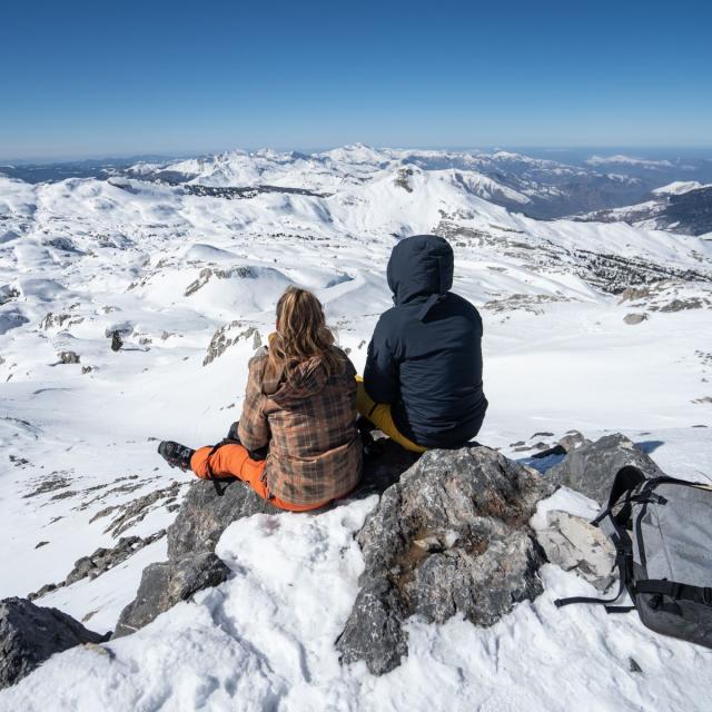 Pause ski avec vue à La Pierre Saint-Martin, station des Pyrénées