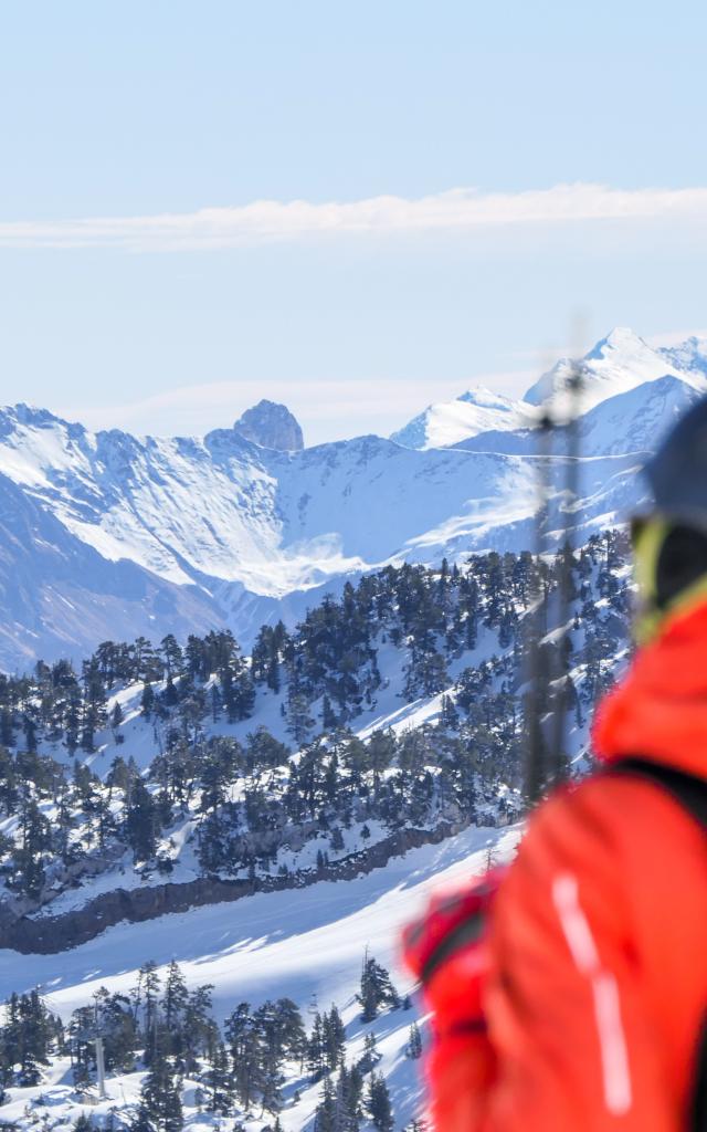 Pause avec vue panoramique sur les pistes de ski alpin de La Pierre Saint-Martin