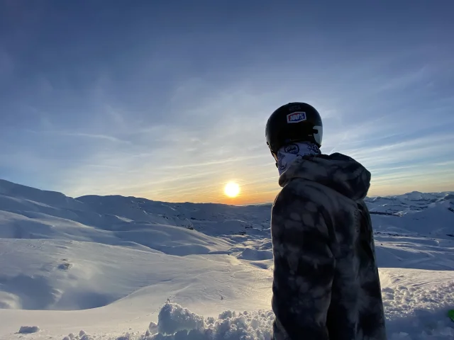 Sunset à La Pierre Saint-Martin, vue sur les sommets enneigés