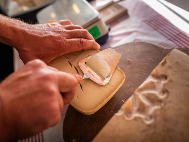 Retrouvez le fromage de nos producteurs dans les cabanes de bergers en été à La Pierre Saint-Martin