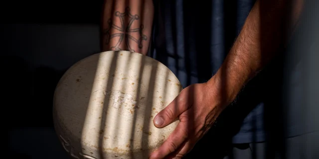 Le fromage est fabriqué et affiné à La Pierre Saint-Martin de mi-juin à août