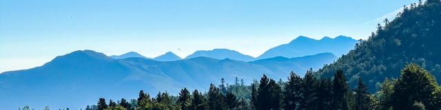 Près de l'espace nordique de La Pierre Saint-Martin, vue panoramique depuis la réserve d'eau