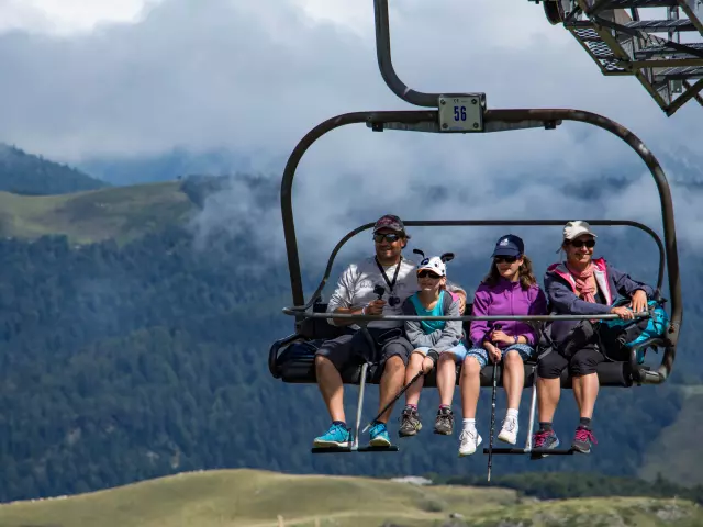 Balade panoramique en télésiège en été à La Pierre Saint-Martin