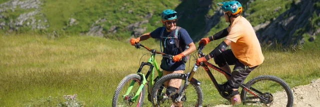 Découvrir les pistes du Bike Park entre amis à La Pierre Saint-Martin