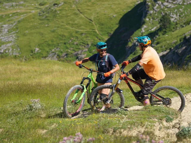 Découvrir les pistes du Bike Park entre amis à La Pierre Saint-Martin