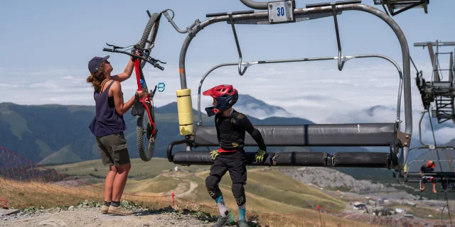 Montée en télésiège et descente en VTT sur les pistes du Bike Park de La Pierre Saint-Martin