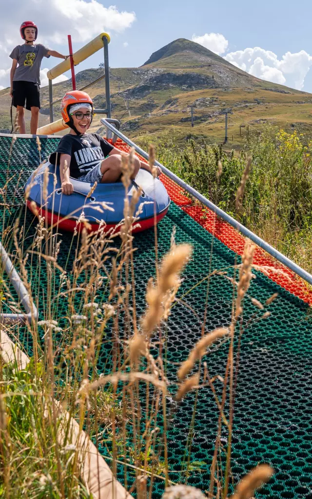 Descente en luge tubbing à La Pierre Saint-Martin