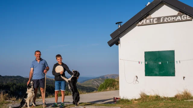 Les bergers passent l'été en famille dans la cabane de La Pierre Saint-Martin