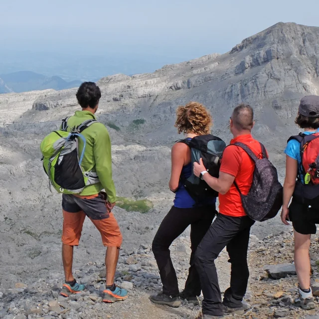 Randonnée sportive au Pic d'Anie avec un accompagnateur en montagne