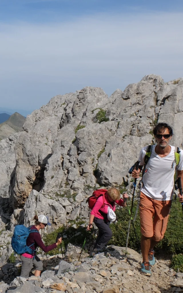 Ascension du Pic d'Anie avec un accompagnateur en montagne en été à La Pierre Saint-Martin