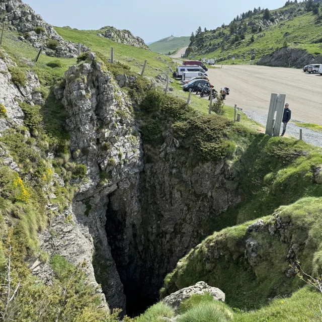 La Pierre Saint-Martin compte plus de 2 000 gouffres et près de 500 km de galeries souterraines