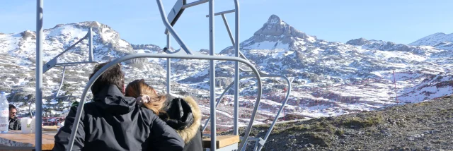 La balade sur le télésiège d'Arlas offre une pause panoramique à 2 000 m d'altitude