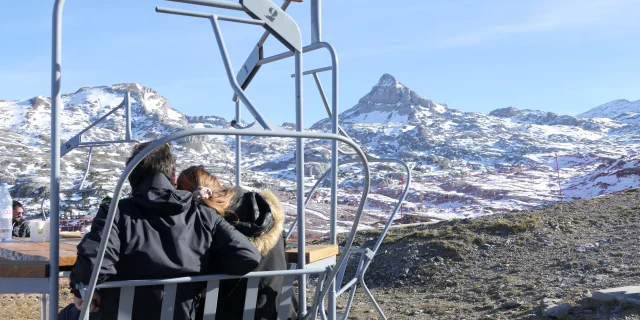 La balade sur le télésiège d'Arlas offre une pause panoramique à 2 000 m d'altitude