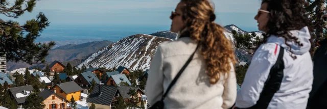 Découvrez la magie du village des chalets enneigé de La Pierre Saint-Martin lors d'une balade facile de 45 minutes